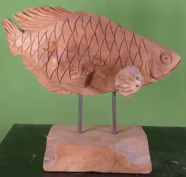 Product image 4 of the product “Carved tilapia wood on stand ”